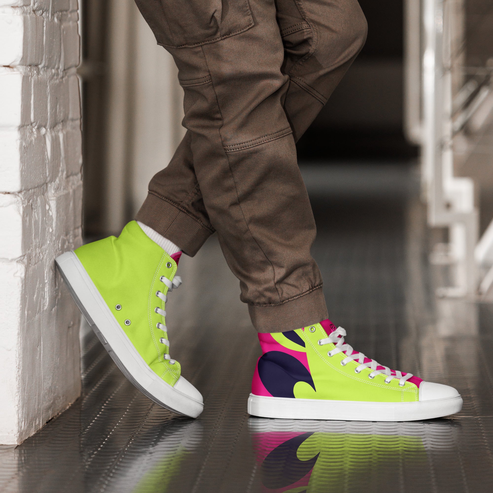 Men’s high top canvas shoes